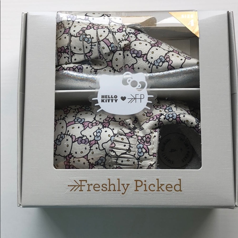 NIB Freshly Picked “Peek a Bow” Hello Kitty SZ 4